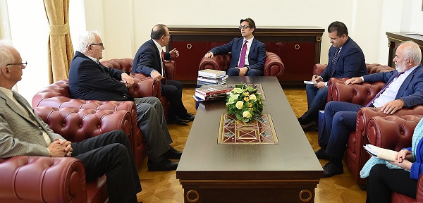 Претседателот Пендаровски прими делегација на Академијата на науките и уметностите на Република Северна Македонија – МАНУ