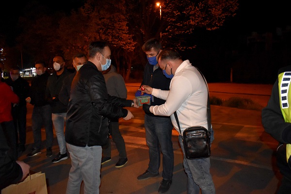 Министерот Чулев во посета на полициските службеници на пунктовите во Скопје