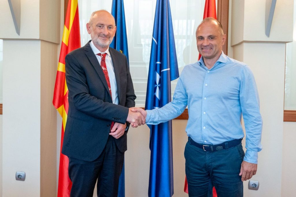 Лидерот на СДСМ Филипче се сретна со евроамбасадорот Гир