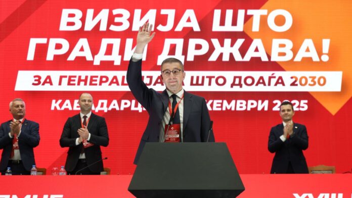 Мицкоски повторно избран за лидер на ВМРО-ДПМНЕ на партискиот конгрес